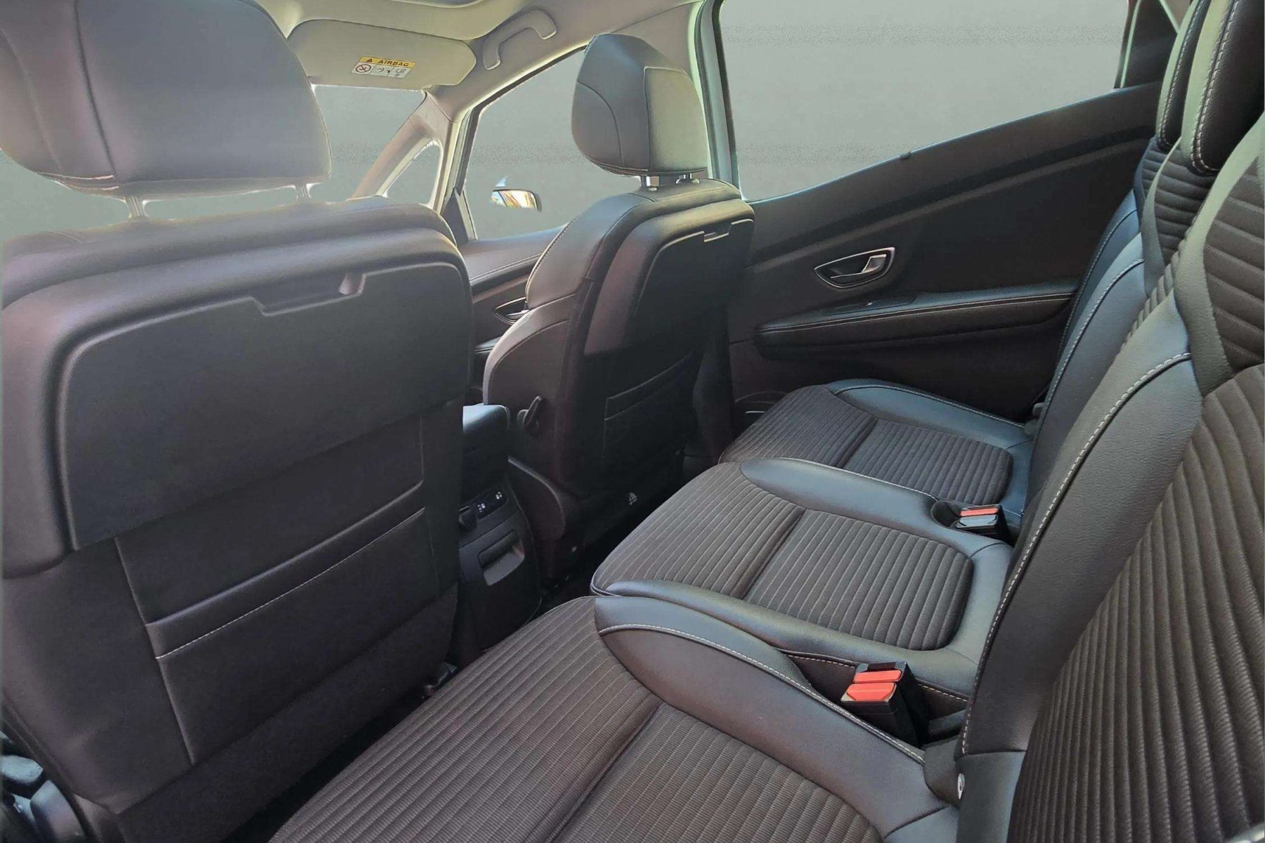 RENAULT SCÉNIC 1.3tce 140cv. Authentique 17 