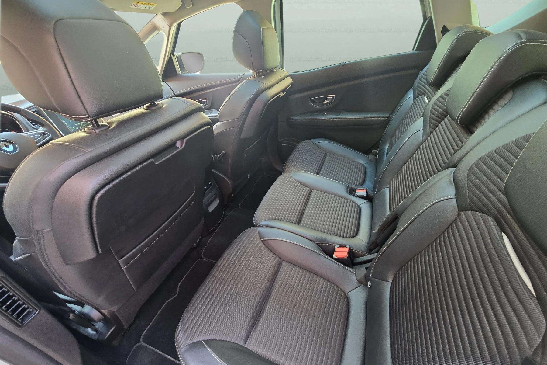 RENAULT SCÉNIC 1.3tce 140cv. Authentique 18 