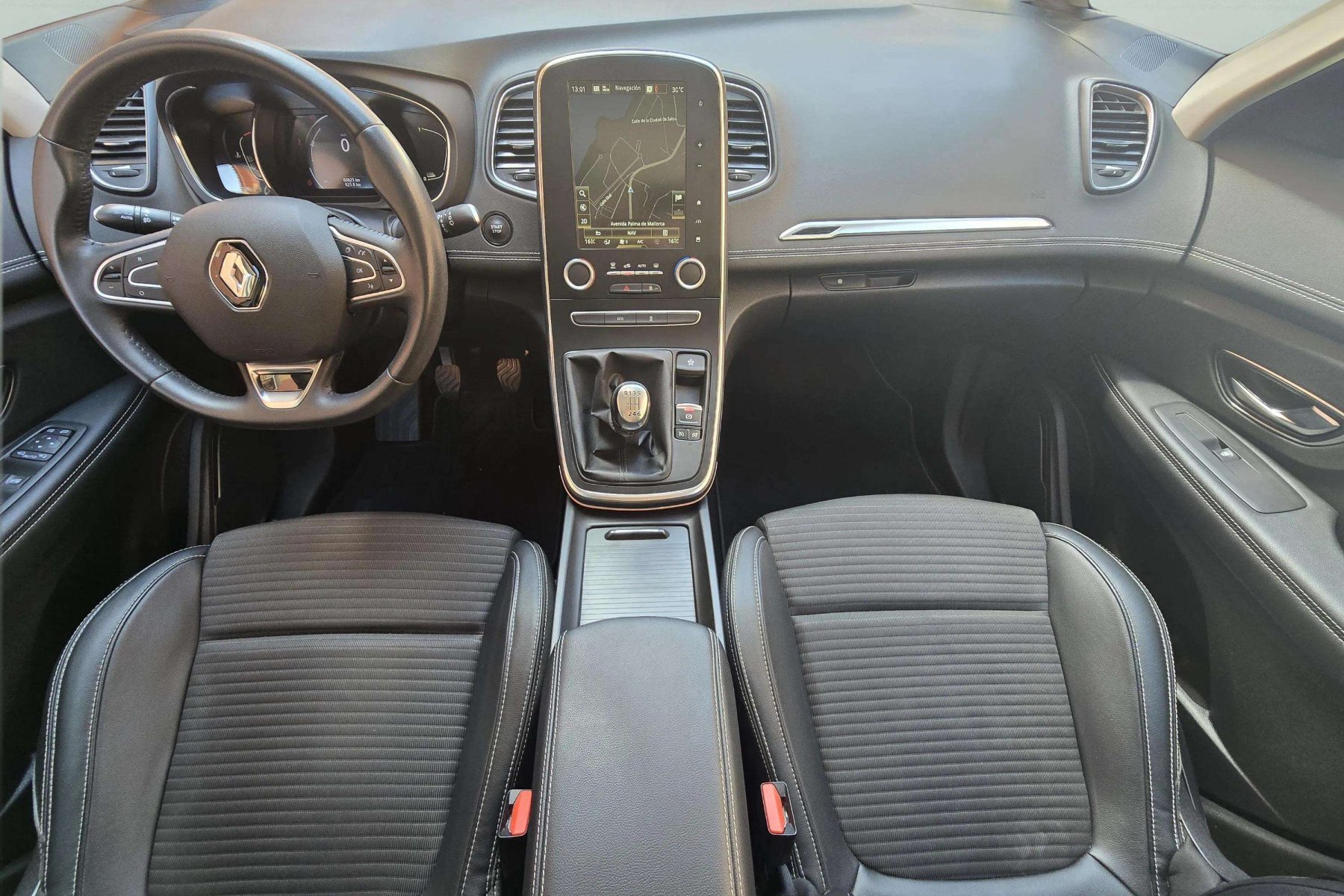 RENAULT SCÉNIC 1.3tce 140cv. Authentique 27 