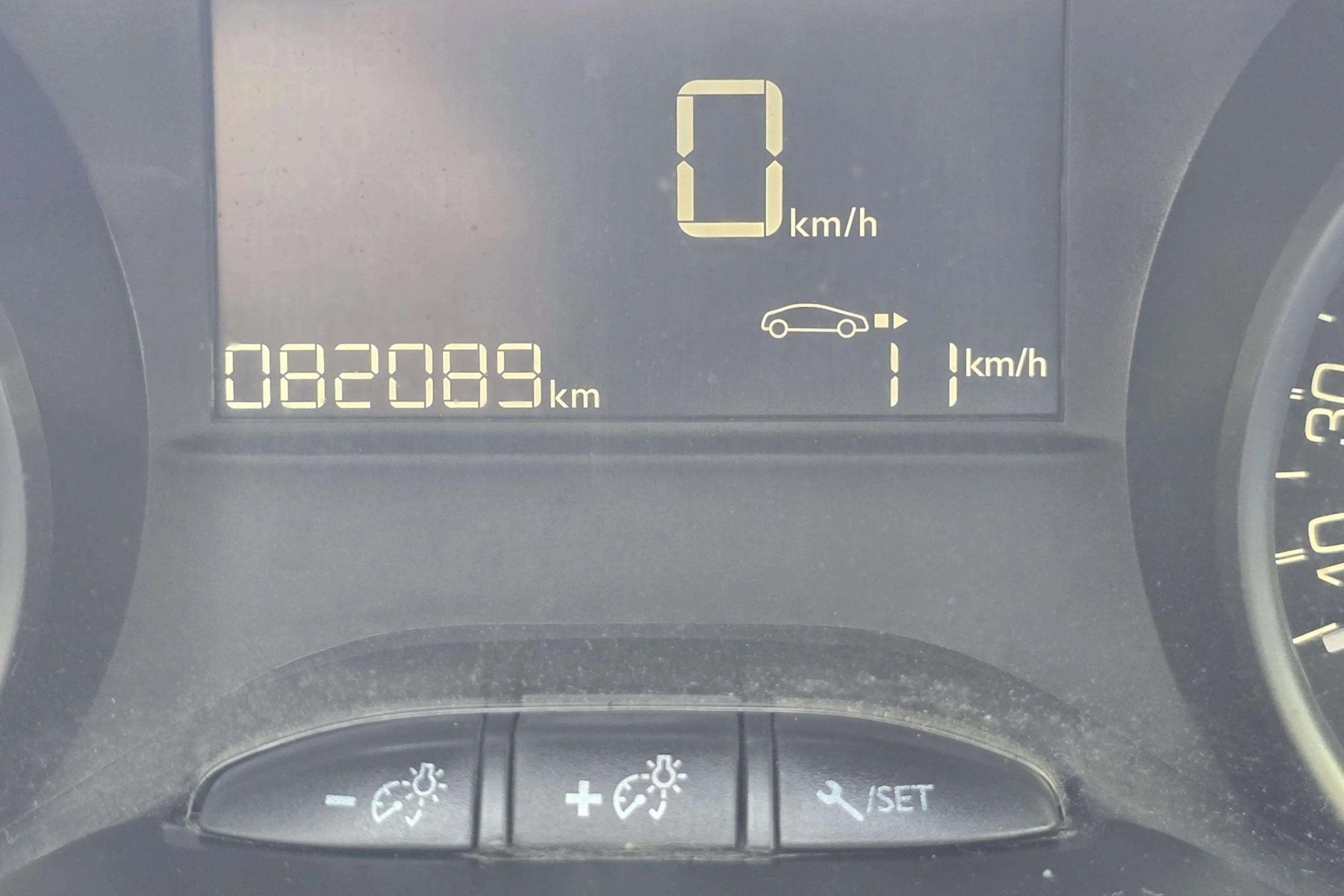PEUGEOT 208 1.6 BlueHDI 75cv. ACCESS 19