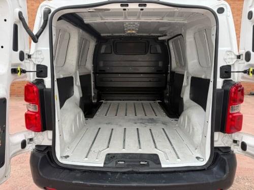 PEUGEOT EXPERT FURGON PRO 1.5 BLUEHDI 100 SS STANDARD 2020 de segunda mano