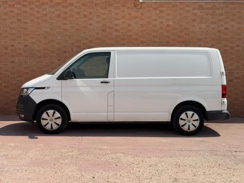 VOLKSWAGEN TRANSPORTER FG. CORTO TN 2.0 TDI 81KW (110CV) TALLER 2021 de segunda mano