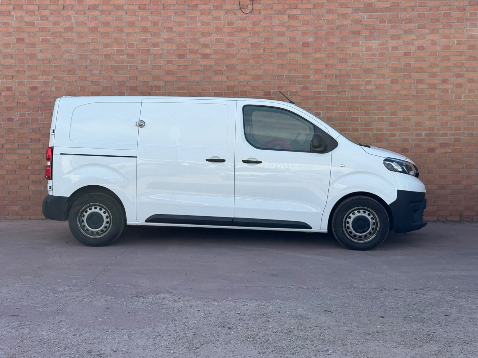 TOYOTA PROACE 2.0D 120CV BUSINESS 1PL 2PT L1 FG.TALLER 4
