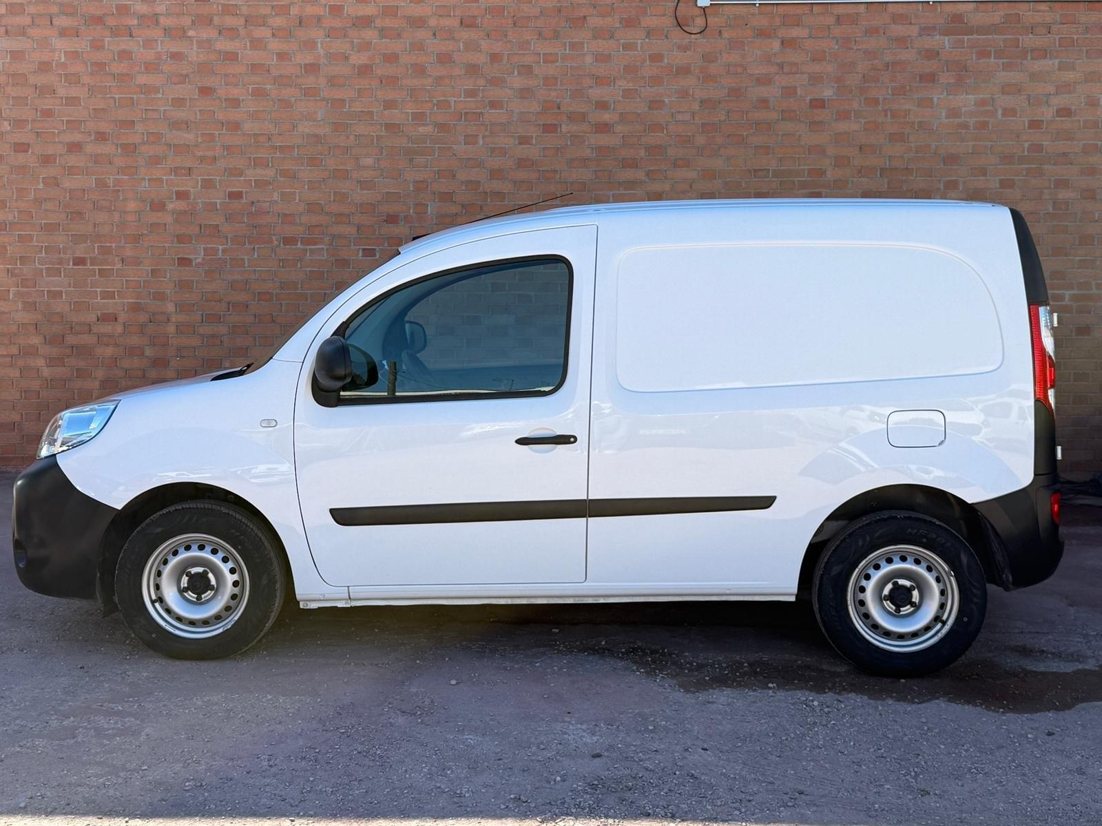 RENAULT KANGOO PROFESIONAL BLUE DCI 59 KW (80CV) 5