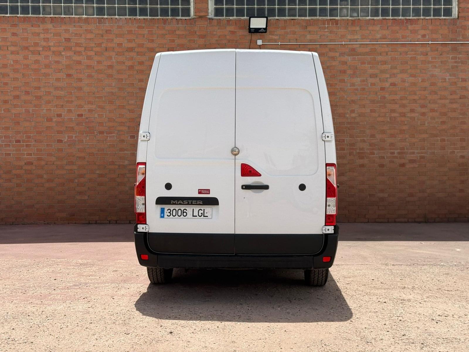 RENAULT MASTER 3T5 VAN STD FWD 130 E6 L3H2 8