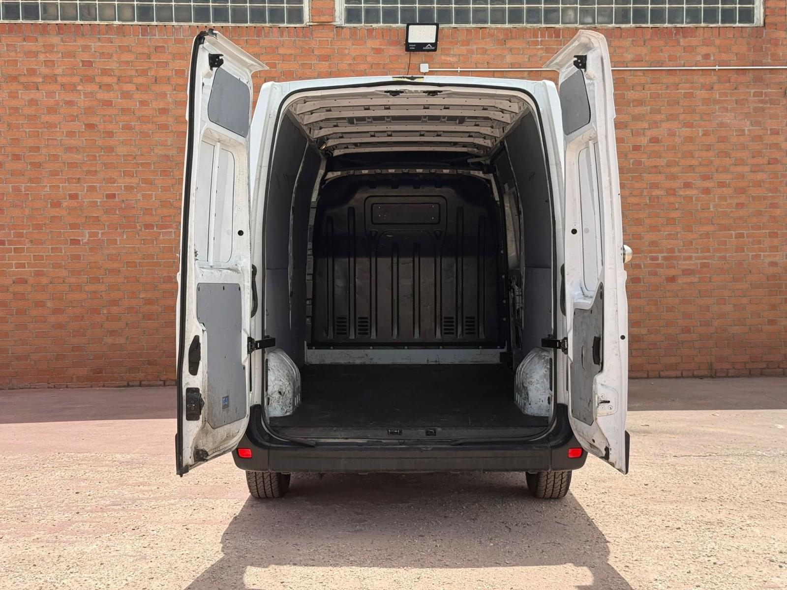 RENAULT MASTER 3T5 VAN STD FWD 130 E6 L3H2 9