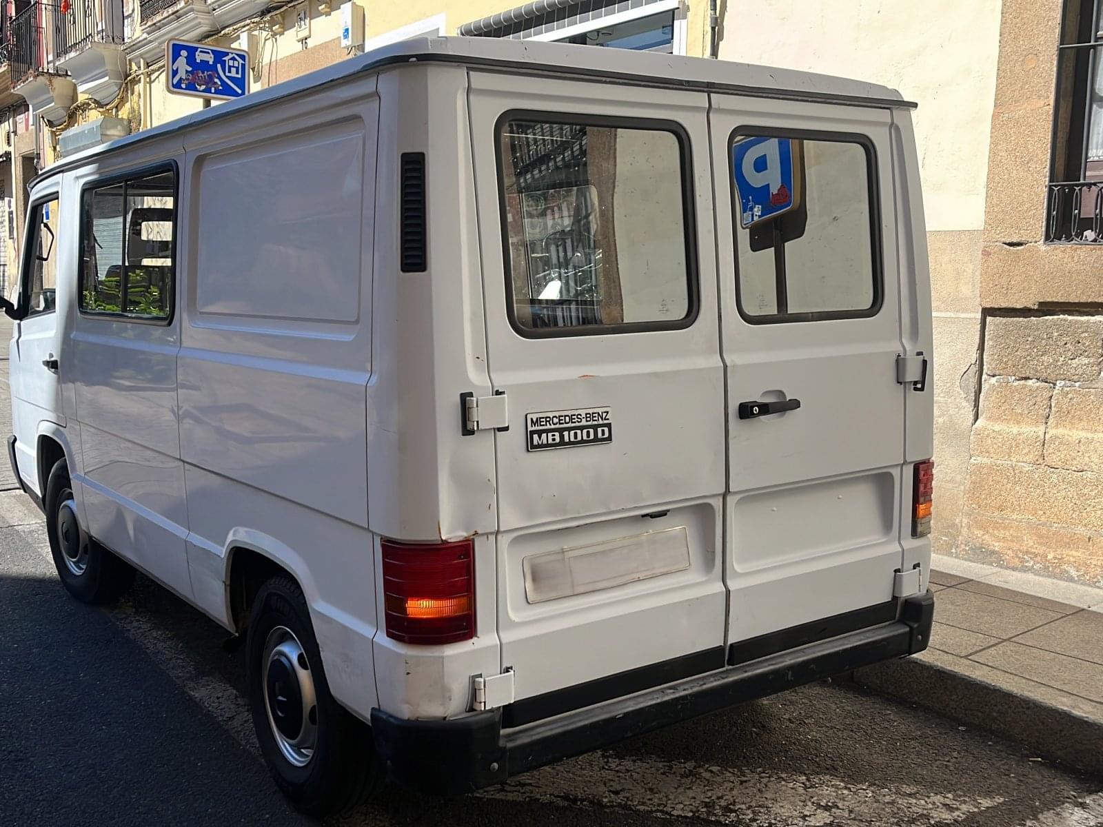 MERCEDES MB 100D 3 