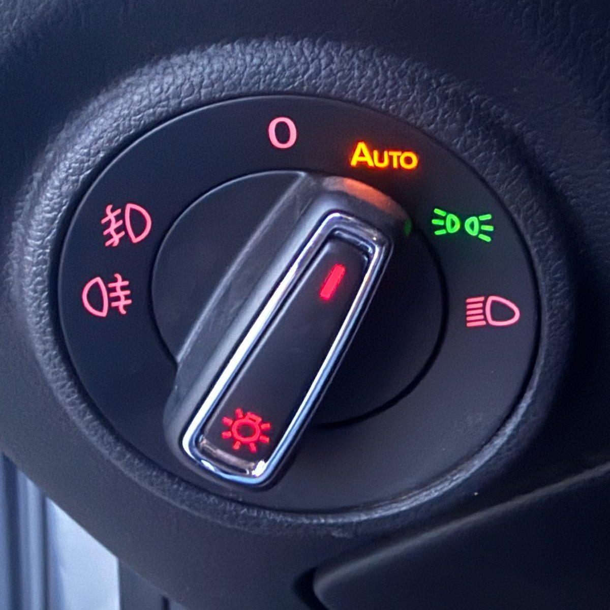 SEAT LEÓN 2.0 TDI DSG EXCELLENCE 13 