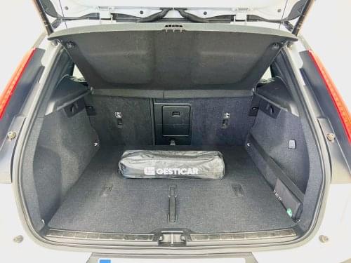 VOLVO XC40 R Design D3 150CV AT8 2019 de segunda mano