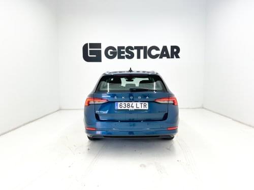 SKODA OCTAVIA COMBI 2.0 TDI 115CV MAN AMBITION 2021 de segunda mano