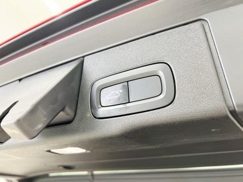 Comprar VOLVO XC60 R DESIGN AWD 2.0 B5 G 250CV AT8 2020 de segunda mano VOLVO XC60 R DESIGN AWD 2.0 B5 G 250CV AT8 2020 de segunda mano