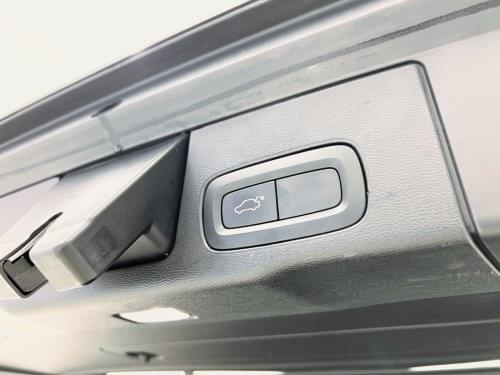 Comprar VOLVO XC60 2.0 T8 AWD R-Design 390CV 2019 de segunda mano VOLVO XC60 2.0 T8 AWD R-Design 390CV 2019 de segunda mano