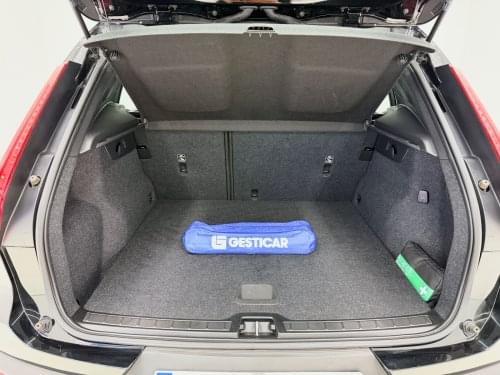 VOLVO XC40 ESSENTIAL  1.5 130CV MT6 E6D 2022 de segunda mano