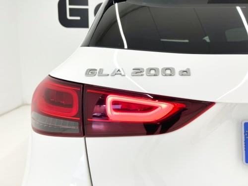 MERCEDES CLASE GLA 200D 150CV AUTO AMG 2021 de segunda mano
