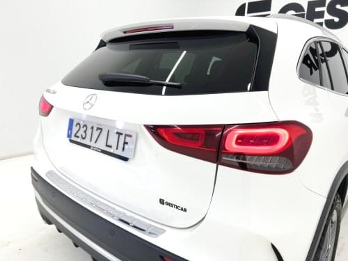 MERCEDES CLASE GLA 200D 150CV AUTO AMG 2021 de segunda mano