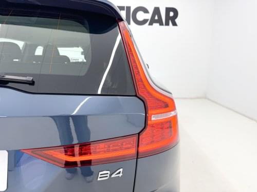 Comprar VOLVO V60 2.0 B4 MOMENTUM CORE AUTO 197CV 2020 de segunda mano VOLVO V60 2.0 B4 MOMENTUM CORE AUTO 197CV 2020 de segunda mano