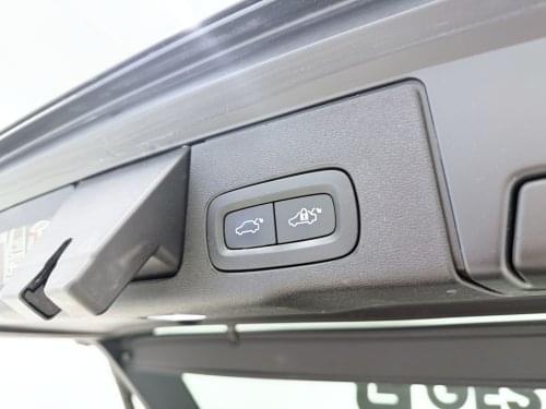 Comprar VOLVO XC60 2.0 T6 AWD RECHARGE R-DESIGN 340CV 2021 de segunda mano VOLVO XC60 2.0 T6 AWD RECHARGE R-DESIGN 340CV 2021 de segunda mano