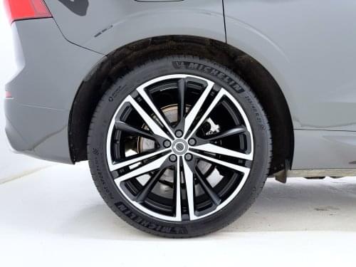 Comprar VOLVO XC60 2.0 T6 AWD RECHARGE R-DESIGN 340CV 2021 de segunda mano VOLVO XC60 2.0 T6 AWD RECHARGE R-DESIGN 340CV 2021 de segunda mano