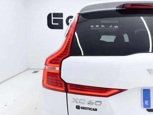 VOLVO XC60 T6 AWD RECHARGE INSCRIPTION 340CV AUTO 2021 de segunda mano