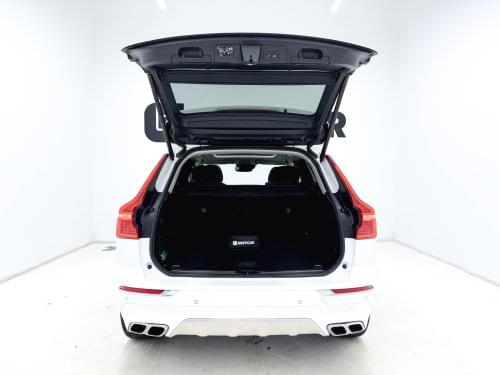 VOLVO XC60 T6 AWD RECHARGE INSCRIPTION 340CV AUTO 2021 de segunda mano