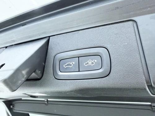 VOLVO XC60 T6 AWD RECHARGE INSCRIPTION 340CV AUTO 2021 de segunda mano