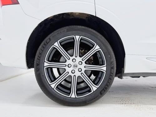 VOLVO XC60 T6 AWD RECHARGE INSCRIPTION 340CV AUTO 2021 de segunda mano