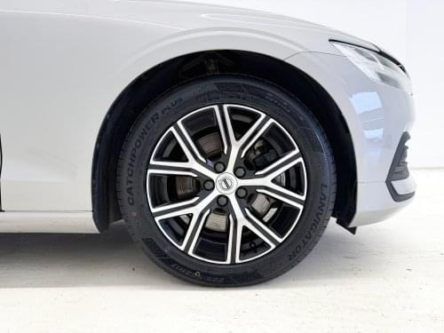 VOLVO V60 2.0 B4  ESSENTIAL AUTO 197CV 2023 de segunda mano