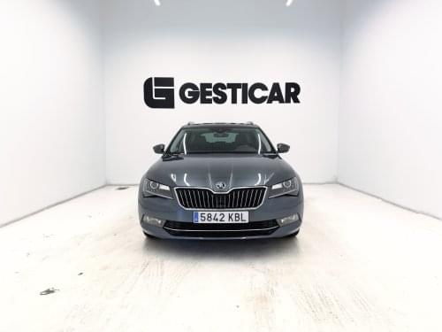 SKODA SUPERB COMBI STYLE 2.0TDI 150CV DSG 2017 de segunda mano
