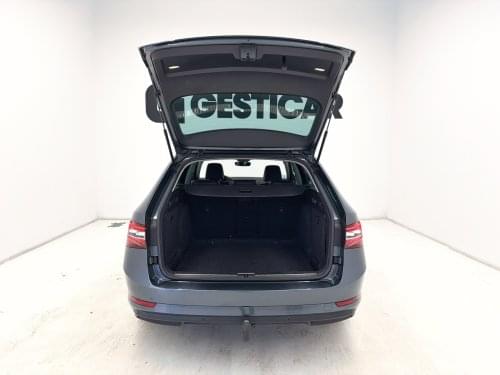 SKODA SUPERB COMBI STYLE 2.0TDI 150CV DSG 2017 de segunda mano