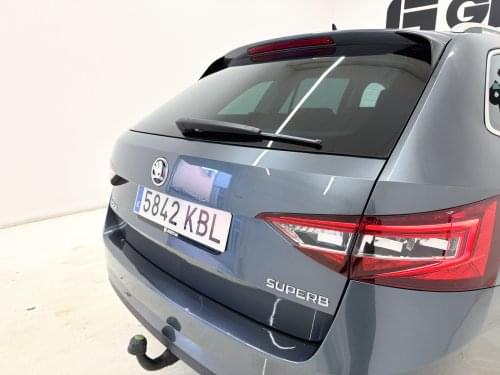 SKODA SUPERB COMBI STYLE 2.0TDI 150CV DSG 2017 de segunda mano