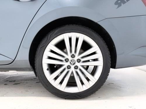 SKODA SUPERB COMBI STYLE 2.0TDI 150CV DSG 2017 de segunda mano