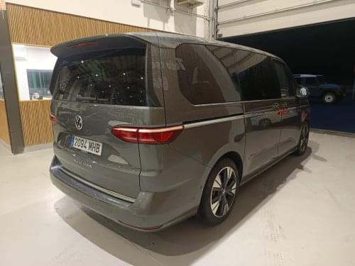 VOLKSWAGEN MULTIVAN 2.0 TSI 204CV Life DSG Larga 2023 de segunda mano