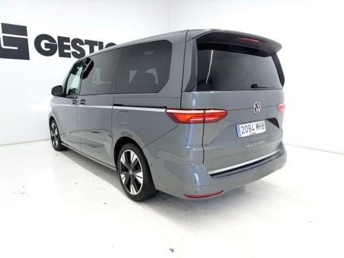 Comprar VOLKSWAGEN MULTIVAN 2.0 TSI 204CV Life DSG Larga 2023 de segunda mano VOLKSWAGEN MULTIVAN 2.0 TSI 204CV Life DSG Larga 2023 de segunda mano