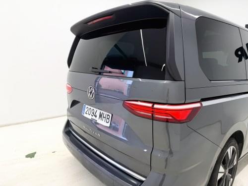 Comprar VOLKSWAGEN MULTIVAN 2.0 TSI 204CV Life DSG Larga 2023 de segunda mano VOLKSWAGEN MULTIVAN 2.0 TSI 204CV Life DSG Larga 2023 de segunda mano