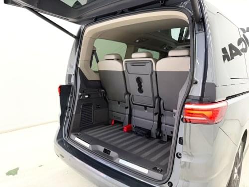 Comprar VOLKSWAGEN MULTIVAN 2.0 TSI 204CV Life DSG Larga 2023 de segunda mano VOLKSWAGEN MULTIVAN 2.0 TSI 204CV Life DSG Larga 2023 de segunda mano