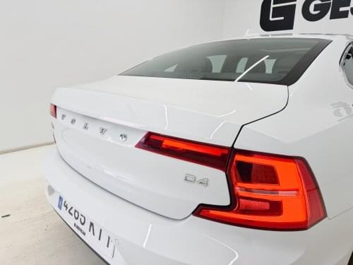 Comprar VOLVO S90 SEDáN 2.0 D4 MOMENTUM AUTO 190CV 2019 de segunda mano VOLVO S90 SEDáN 2.0 D4 MOMENTUM AUTO 190CV 2019 de segunda mano