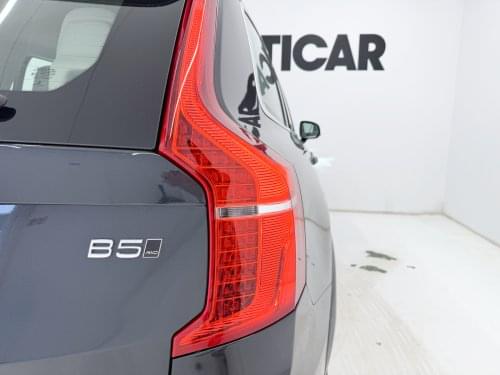 VOLVO XC90 2.0 B5 D AWD MOMENTUM PRO AU 235 CV 2022 de segunda mano