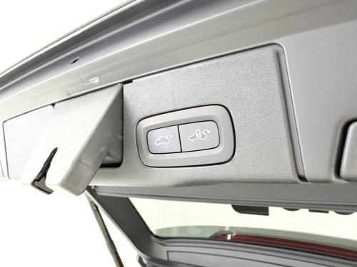 Comprar VOLVO XC60 2.0 T6 AWD RECHARGE R-DESIGN AUTO 355CV 2022 de segunda mano VOLVO XC60 2.0 T6 AWD RECHARGE R-DESIGN AUTO 355CV 2022 de segunda mano