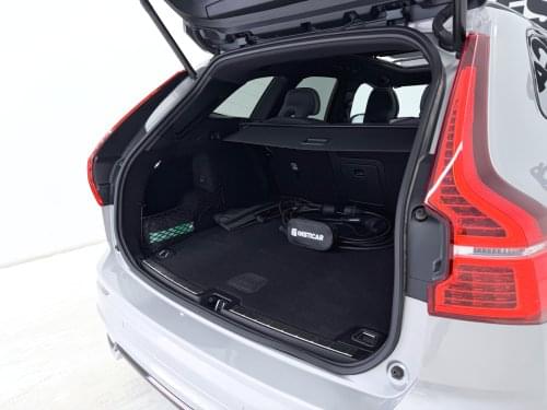 Comprar VOLVO XC60 2.0 T6 AWD RECHARGE R-DESIGN AUTO 355CV 2022 de segunda mano VOLVO XC60 2.0 T6 AWD RECHARGE R-DESIGN AUTO 355CV 2022 de segunda mano