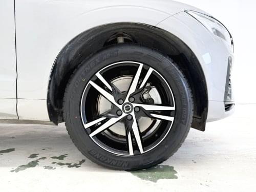Comprar VOLVO XC60 2.0 T6 AWD RECHARGE R-DESIGN AUTO 355CV 2022 de segunda mano VOLVO XC60 2.0 T6 AWD RECHARGE R-DESIGN AUTO 355CV 2022 de segunda mano