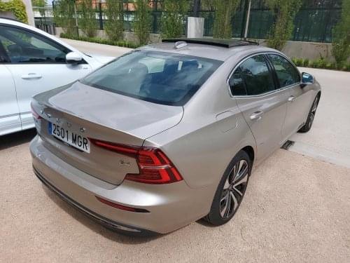 VOLVO S60 SEDáN B4(G) FWD PLUS BRIGHT AUTO 197CV 2023 de segunda mano