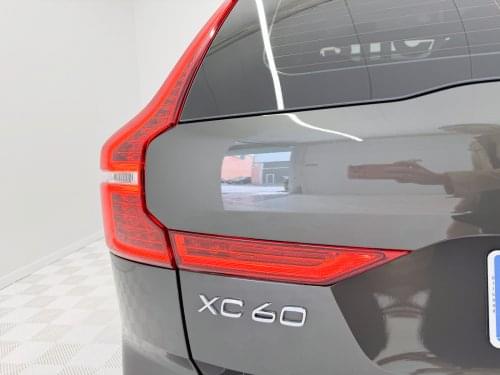 Comprar VOLVO XC60 2.0 T6 AWD RECHARGE R DESIGN 355 CV 2022 de segunda mano VOLVO XC60 2.0 T6 AWD RECHARGE R DESIGN 355 CV 2022 de segunda mano