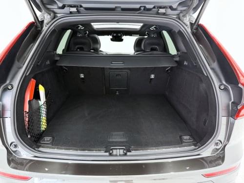 Comprar VOLVO XC60 2.0 T6 AWD RECHARGE R DESIGN 355 CV 2022 de segunda mano VOLVO XC60 2.0 T6 AWD RECHARGE R DESIGN 355 CV 2022 de segunda mano