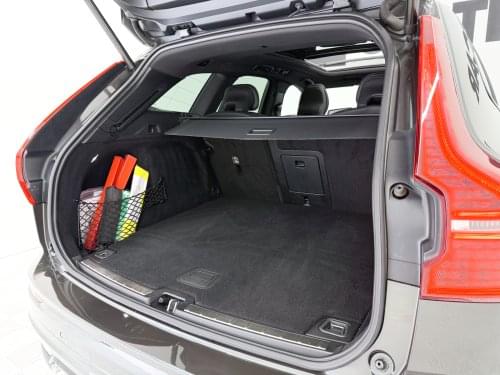 Comprar VOLVO XC60 2.0 T6 AWD RECHARGE R DESIGN 355 CV 2022 de segunda mano VOLVO XC60 2.0 T6 AWD RECHARGE R DESIGN 355 CV 2022 de segunda mano