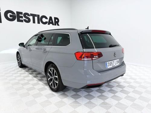 VOLKSWAGEN PASSAT VARIANT EXECUTIVE 2.0 TDI  DSG 150CV 2022 de segunda mano