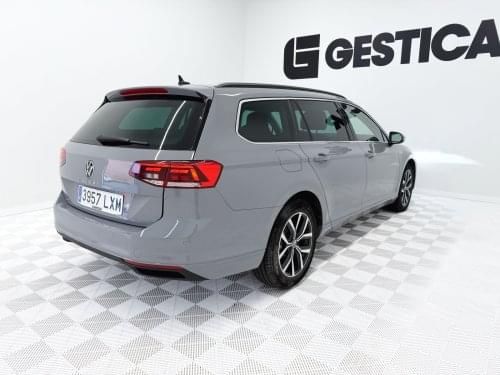 VOLKSWAGEN PASSAT VARIANT EXECUTIVE 2.0 TDI  DSG 150CV 2022 de segunda mano