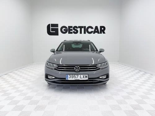 VOLKSWAGEN PASSAT VARIANT EXECUTIVE 2.0 TDI  DSG 150CV 2022 de segunda mano