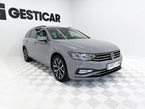 VOLKSWAGEN PASSAT VARIANT EXECUTIVE 2.0 TDI  DSG 150CV 2022 de segunda mano