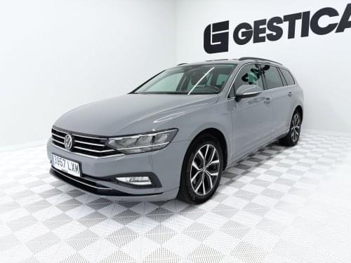 VOLKSWAGEN PASSAT VARIANT EXECUTIVE 2.0 TDI  DSG 150CV 2022 de segunda mano