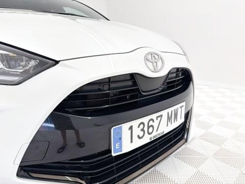 TOYOTA YARIS 1.5 120H STYLE 2024 de segunda mano